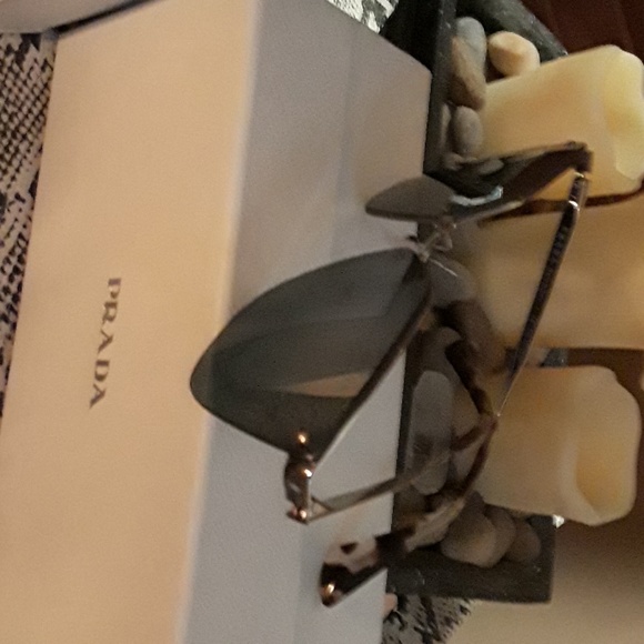 PRADA MIRRORED SUNGLASSES - Picture 4 of 4